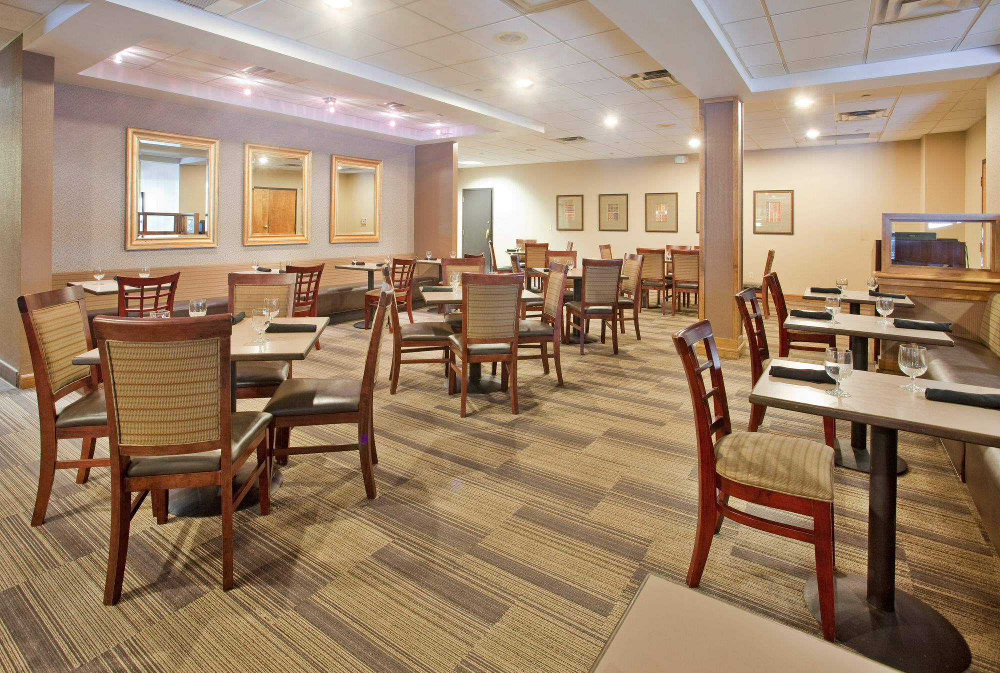 Holiday Inn Country Club Plaza Kansas City Exterior photo